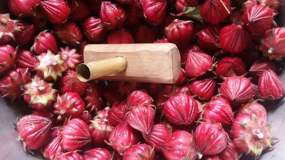 Roselle sour gummy candies